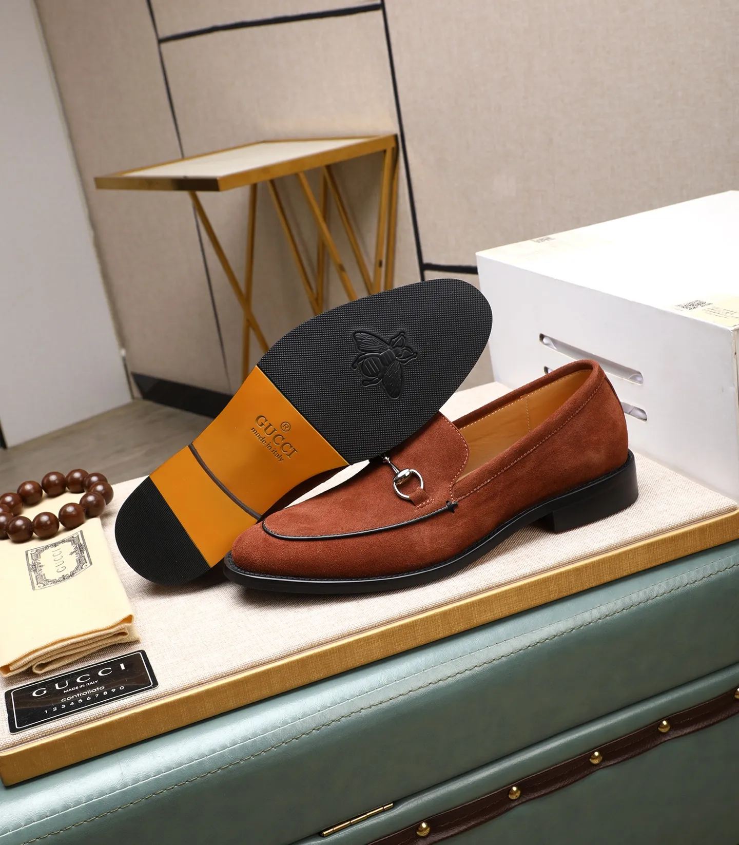 Men's shoes 💰520 (all cowhide) GUCCI high-end formal leather shoes. Original imported first-layer calfskin from Italy. Water-dyed cowhide lining. Original hardware. I believe you will be impressed from the first time you see it. The avant-garde style can no longer fully interpret its elegance. AAA grade rubber outsole. Super comfortable. The original last from the counter ensures its original version and quality. The simple upper ensures its comfort and breathability. A pair of truly good shoes has its own unique soul, prestigious quality, regular size 38-44